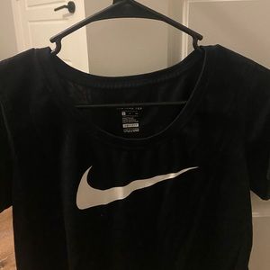 nike | s | black cropped shirt